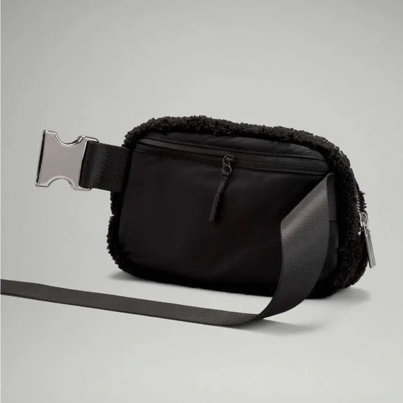 Lululemon fleece everywhere bag, guc - Picture 4 of 5